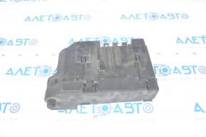 Mercedes W221 underhood fuse box with cover