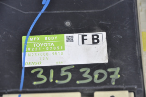 Fuse block under the dashboard complete with MPX Toyota Avalon 13-15 housing is broken