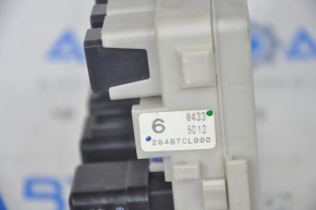 Infiniti FX35 03-08 underhood fuse box