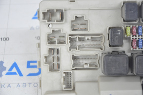 Infiniti FX35 03-08 underhood fuse box