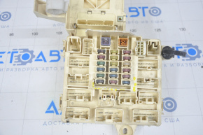Lexus IS200 IS300 99-05 cabin fuse box broken mount, fractures