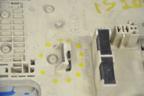 Lexus IS200 IS300 99-05 cabin fuse box broken mount, fractures