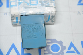 Toyota Prius 20 04-09 Windscreen Wiper Relay Crack in Housing