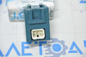 Toyota Prius 20 04-09 Windscreen Wiper Relay Crack in Housing