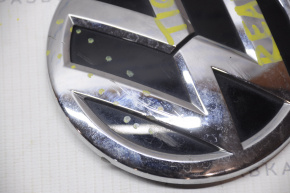 VW emblem tailgate VW Tiguan 18-21 scratch