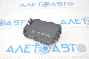 Tesla Model S 12-20 Dashboard Fuse Box