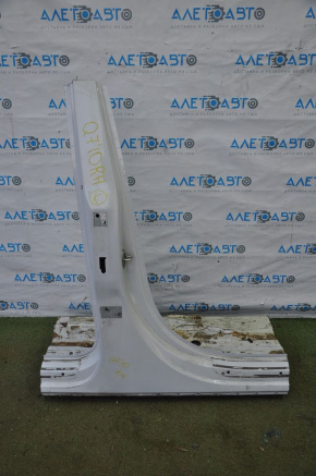 The central right body pillar of the Audi Q7 4L 10-15 is sawn off