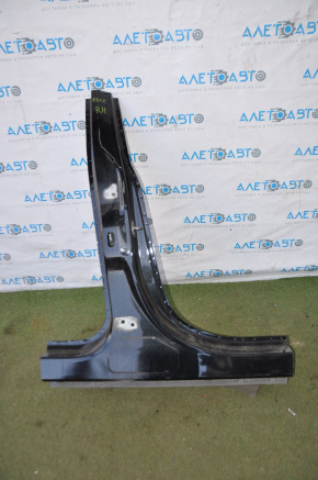 The central right body pillar of Ford Edge 15-24 is sawn off