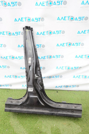 The central right body pillar of Nissan Altima 13-18 is sawed off