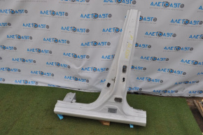 The central left body pillar of Nissan Versa Note 13-19 is sawed off