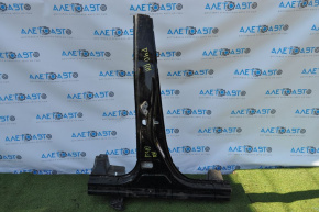 The central right body pillar of Toyota Prius V 12-17 is sawn off
