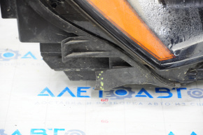 Headlight front right VW Passat b8 16-19 USA bare halogen, broken crepe, sand, water damage, opened
