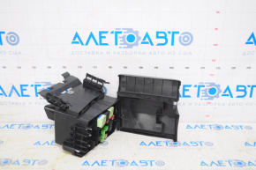 Underhood fuse box VW Passat b8 16-19 USA, broken latch on cover