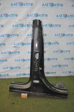 The central right body pillar of the GMC Terrain 10-17 is sawn off, the threshold is rusty