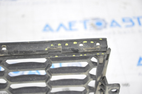 Lower grille front bumper central Jeep Renegade 15-18 prerest, broken fastener