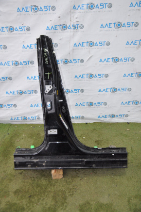 The right center pillar of the Lexus LS460 LS600h 07-17 was sawed off.