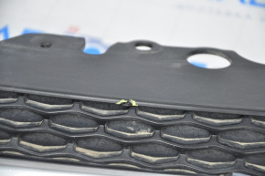 Radiator grill grill Chrysler 200 15-17 complete with molding and badge, emblem defect