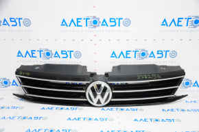 Grille radiator grill VW Jetta 15-18 USA with badge, with chrome