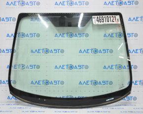 Ford Fiesta 11-19 windshield chip, air on edge