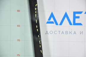 Ford Fiesta 11-19 windshield chip, air on edge