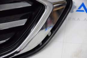 Grill radiator grill assembly with frame Ford Fusion mk5 17-18 pokes on chrome, broken mount