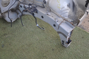 Front left quarter of Toyota Highlander 2007, without nose, dented