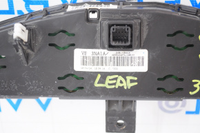 Upper instrument panel Nissan Leaf 11-12 broken fastener, crack
