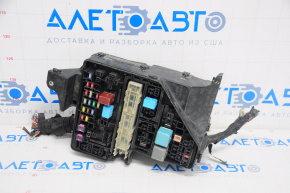 Fuse box under hood Toyota Sienna 04-10 broken fastener, without cover