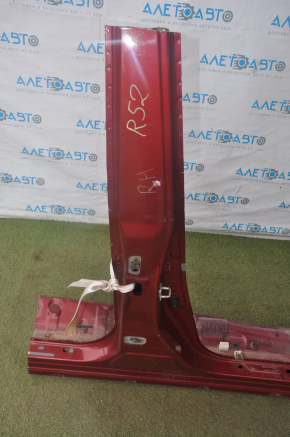 Front right quarter Nissan Pathfinder 13-20 red with central pillar