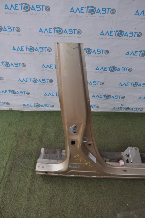 Front right quarter Toyota Prius 30 10-15 gold with central pillar, pokes