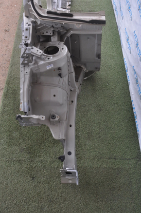 Front right quarter Toyota Prius 30 10-15 gold with central pillar, pokes