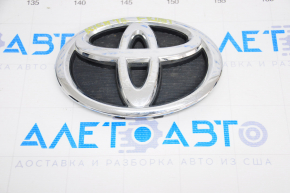 Toyota Highlander 14-16 radiator grill emblem worn