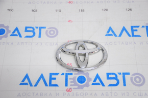 Emblem badge Toyota trunk lid Toyota Avalon 13-18 broken fastener