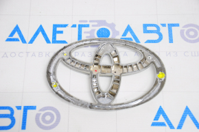 Emblem badge TOYOTA tailgate Toyota Sienna 11-20 broken fastener