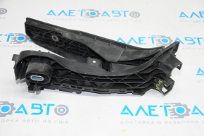 VW Jetta 11-18 USA gas pedal broken mount
