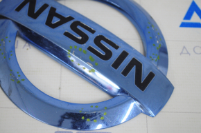 Emblem badge Nissan tailgate Nissan Leaf 11-17 scratches, chips
