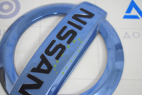 Nissan emblem badge tailgate Nissan Leaf 11-17 scratches