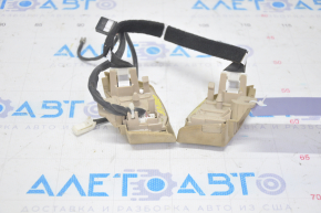 The steering wheel control buttons of Toyota Solara 2.4 04-06 are worn out