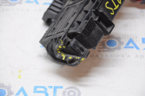 Cadillac ATS 13 battery distributor with cover, broken mount