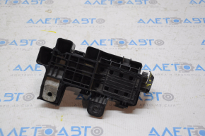 Cadillac ATS 13 battery distributor with cover, broken mount