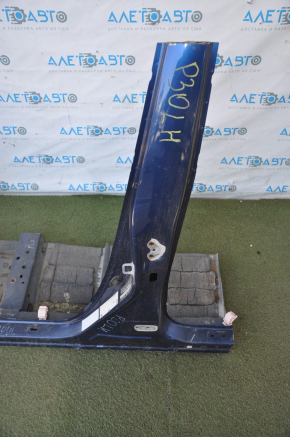 Front quarter left Toyota Prius 30 10-15 blue with central pillar