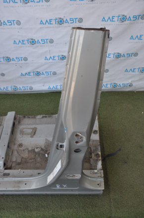 Front left quarter Lexus RX300 RX330 RX350 RX400h 04-09 silver 6T1 with central pillar, defect longe