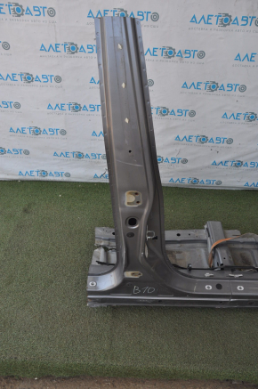 Subaru b10 Tribeca graphite front right quarter with central pillar