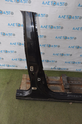 Front right quarter Nissan Rogue 14-20 black with central pillar, dented