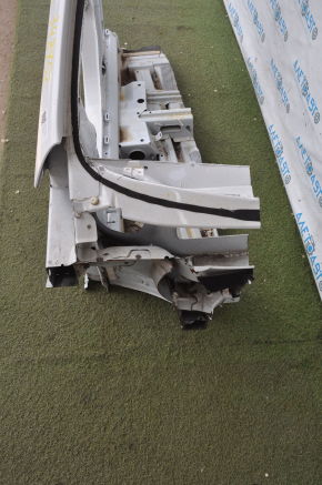Front right quarter Chevrolet Volt 16 - white with central pillar, without side member
