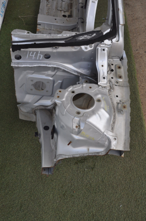 Front left quarter Toyota Avalon 13-18 silver with central pillar, without sidewall, dented