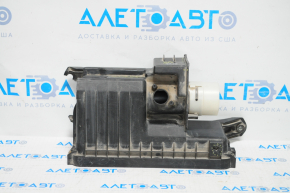 Upper air filter housing cover Toyota Highlander 08-10 hybrid without flow meter, broken fastener, crack along the edge