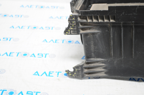 Upper air filter housing cover Toyota Highlander 08-10 hybrid without flow meter, broken fastener, crack along the edge