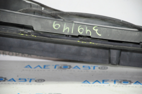 Windscreen wiper grille plastic Hyundai Sonata 15-19 cracks, broken fasteners