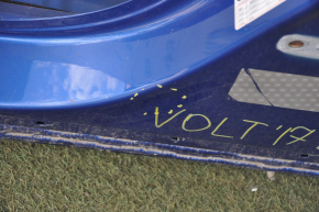 The central left body pillar of Chevrolet Volt 16 is dented